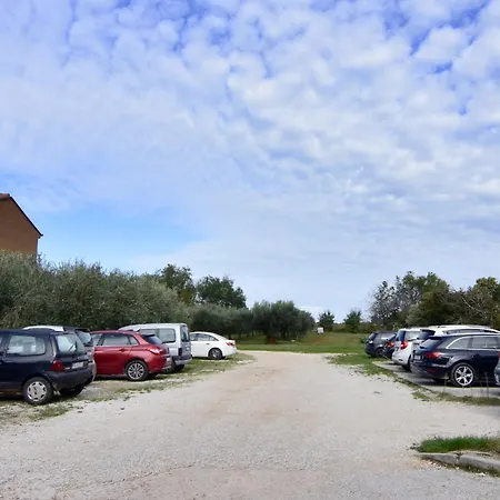 Apartman With Parking Space - 22659 *