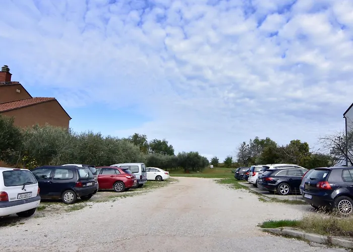 Apartman With Parking Space - 22659 *