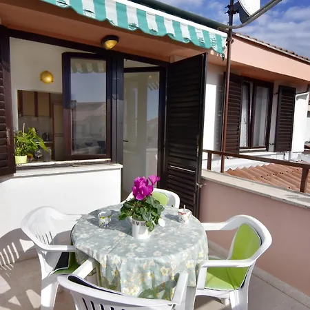 With Parking Space - 22659 Lejlighed *